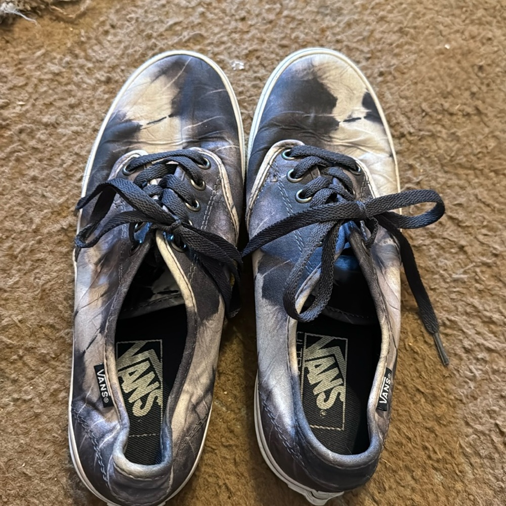 Vans tennis shoes size 7.5 limited wear.